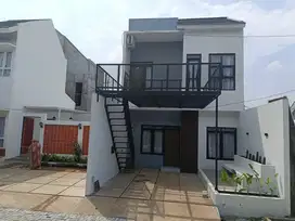 Dijual rumah 2 lantai bisa KPR developer