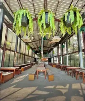 LANGKA   DISEWAKAN BANGUNAN EX RESTO PUSAT KOTA PARKIR LUAS