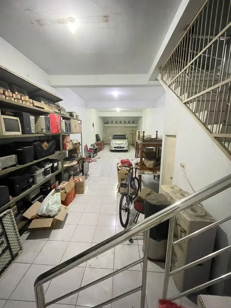 Dijual  atau Disewakan  Ruko Adiyaksa Baru  5 X 19,25 3 Lantai