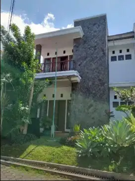 Rumah cigadung dalam komplek bagus siap huni