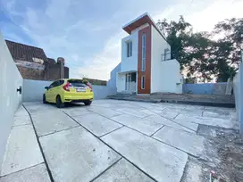Timur Pasar Stan Maguwoharjo, Rumah 2 Lantai Dekat Ringroad Utara