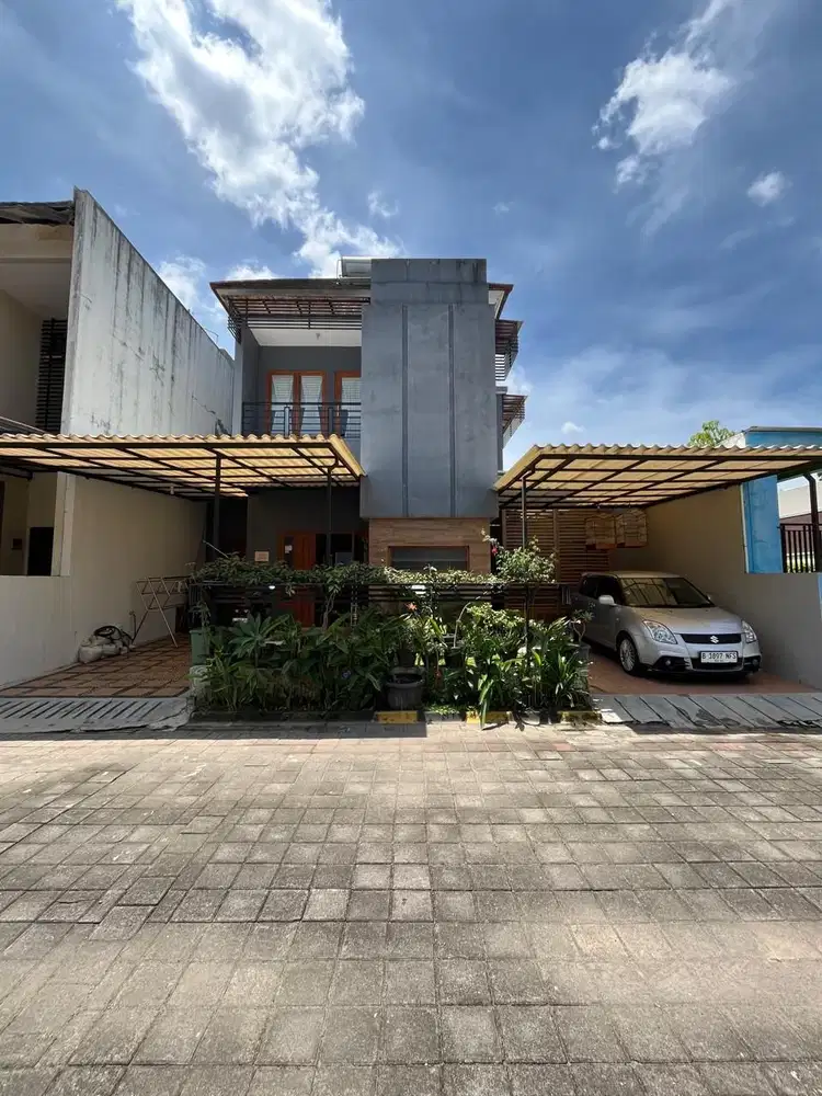 RUMAH MEWAH 2 LANTAI FULL FURNISHED DALAM PERUMAHAN JALAN PALAGAN