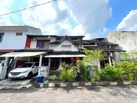 Rumah besar tanah luas dlm perumahan jl. Damai Sleman