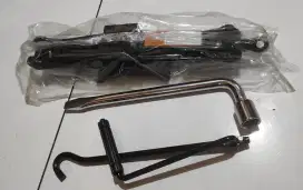 Dongkrak+ puteran + kunci roda