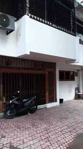Rumah Lama Jl. Komplek Candi Biara Dijual