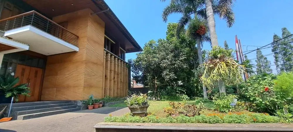 Rumah Mewah Mainroad Dago Kota Bandung Cocok Buat kantor dan komersil