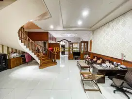 Dijual Villa di Komplek Taman Anggrek Jalan T.Amir Hamzah - Medan