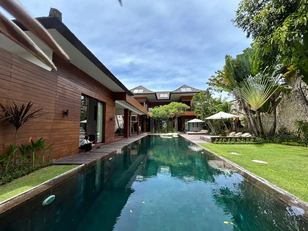Dijual villa luxury lantai 2 lokasi seminyak