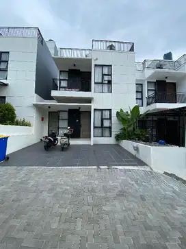 Jual Rumah CANTIK plus ROOFTOP dekat Alun-alun Cimahi harga MENARIK