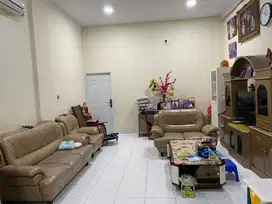 Di jual CEPAT RUMAH SIAP HUNI LOKASI JALAN UTAMA COCOK BUAT TINGGAL &