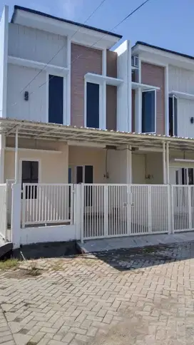 Disewakan Rumah 2 Lantai Di Rungkut Modern II, Gununganyar, Dekat OERR