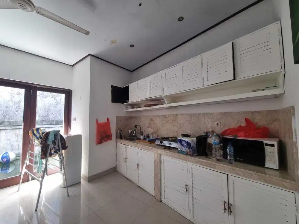 DIJUAL RUMAH SEMI VILLA KAWASAN UMALAS