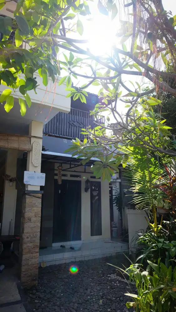 DIJUAL RUMAH LANTAI 2 LOKASI SESETAN DENPASAR SELATAN