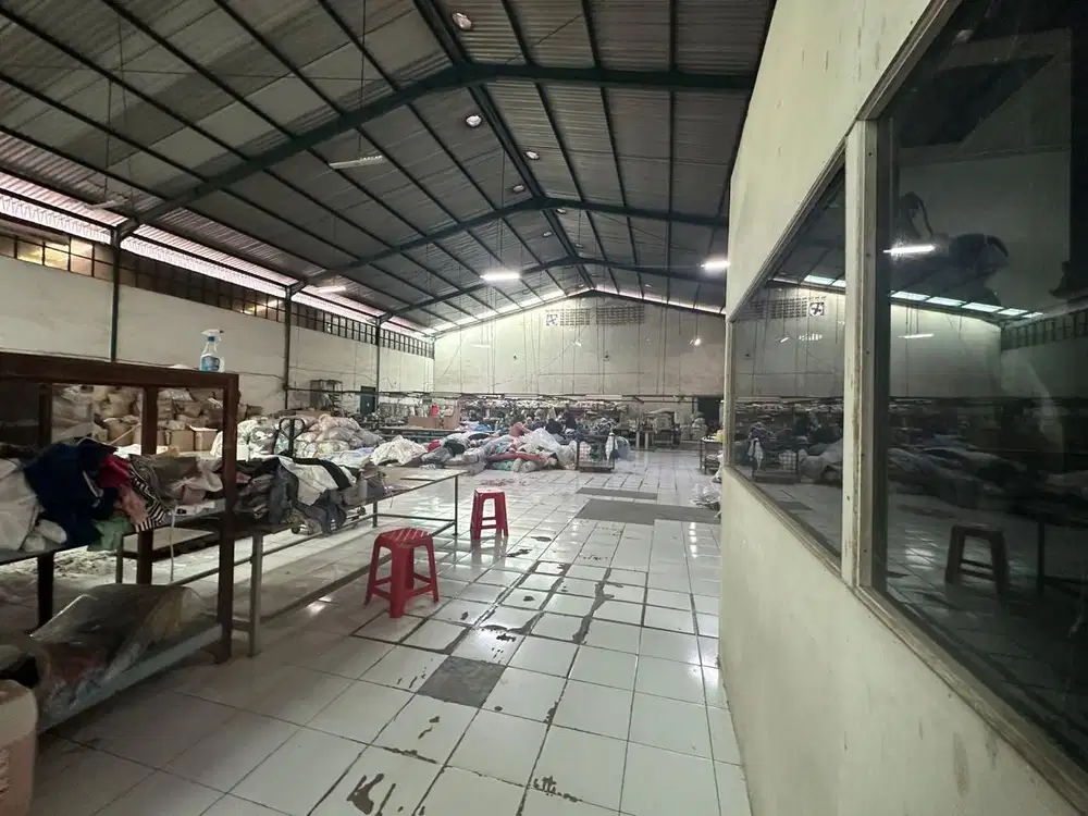 Dijual Rumah Tinggal dan Pabrik Konveksi di Cibolerang Bandung