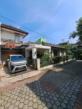 Dijual Cepat Rumah Hoek Semi Furnished di Pejaten, Turun Harga