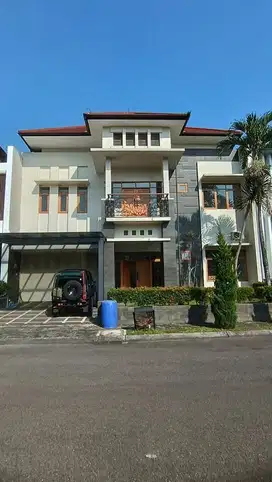 Rumah Mewah Di Singgasana Pradana Mekarwangi dkt tol moh toha Bandung