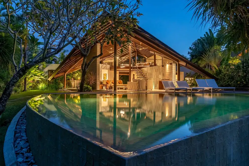 CRAFTED SEMINYAK VILLA ON EXPANSIVE GROUNDS WITH POOLSIDE LIVING