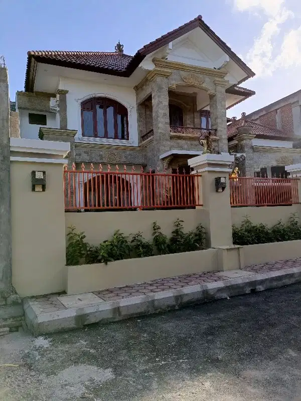 Rumah mewah lantai 2 lokasi premium renon denpasar
