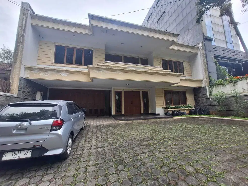 Rumah Mewah 2 Lantai Terawat di Mainroad Sukajadi Bandung