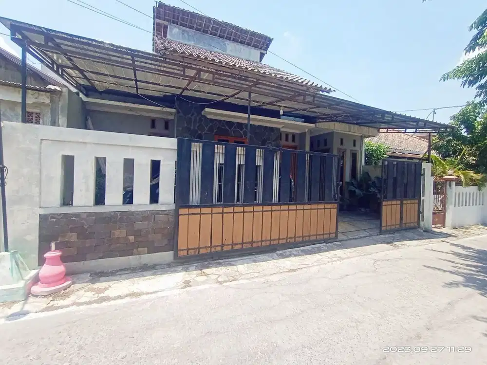 Rumah Second Terawat Dekat Luwes Gentan