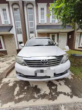 Jual Toyota Fortuner bensin V 4x4 2012