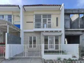 Rumah Surabaya Timur Baru Gress Green Lake Cluster Five Tipe Ulundanu