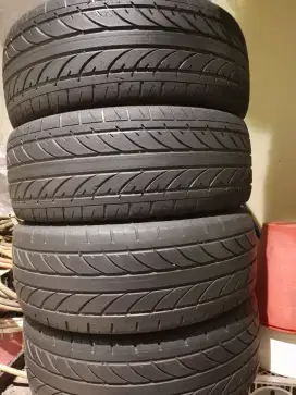 Di jual ban mobil masih sangat bagus