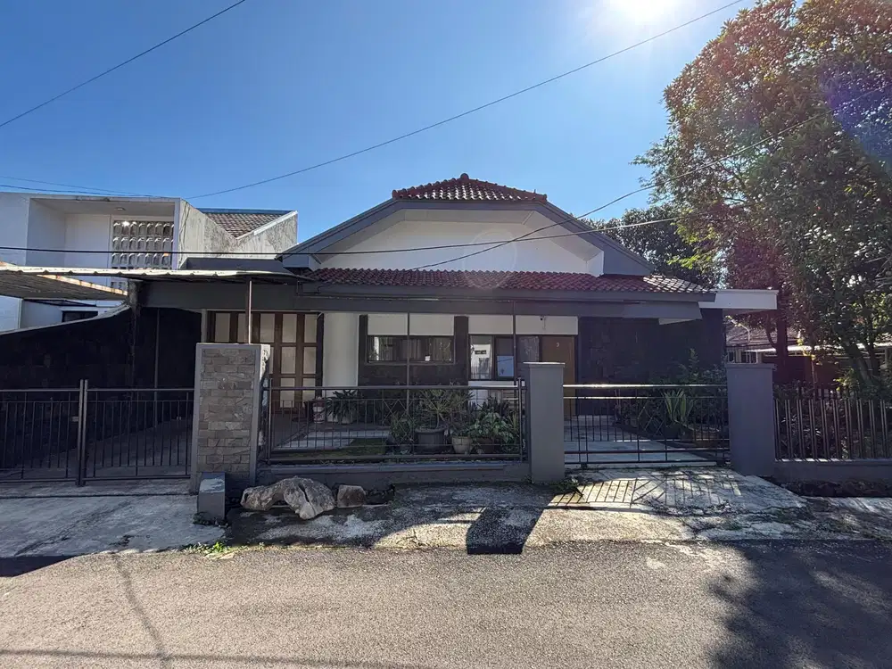 Rumah Luas Nyaman Strategis di Turangga Bandung