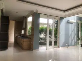 disewakan rumah mewah kosongan semi furnished pakuwon indah grand golf