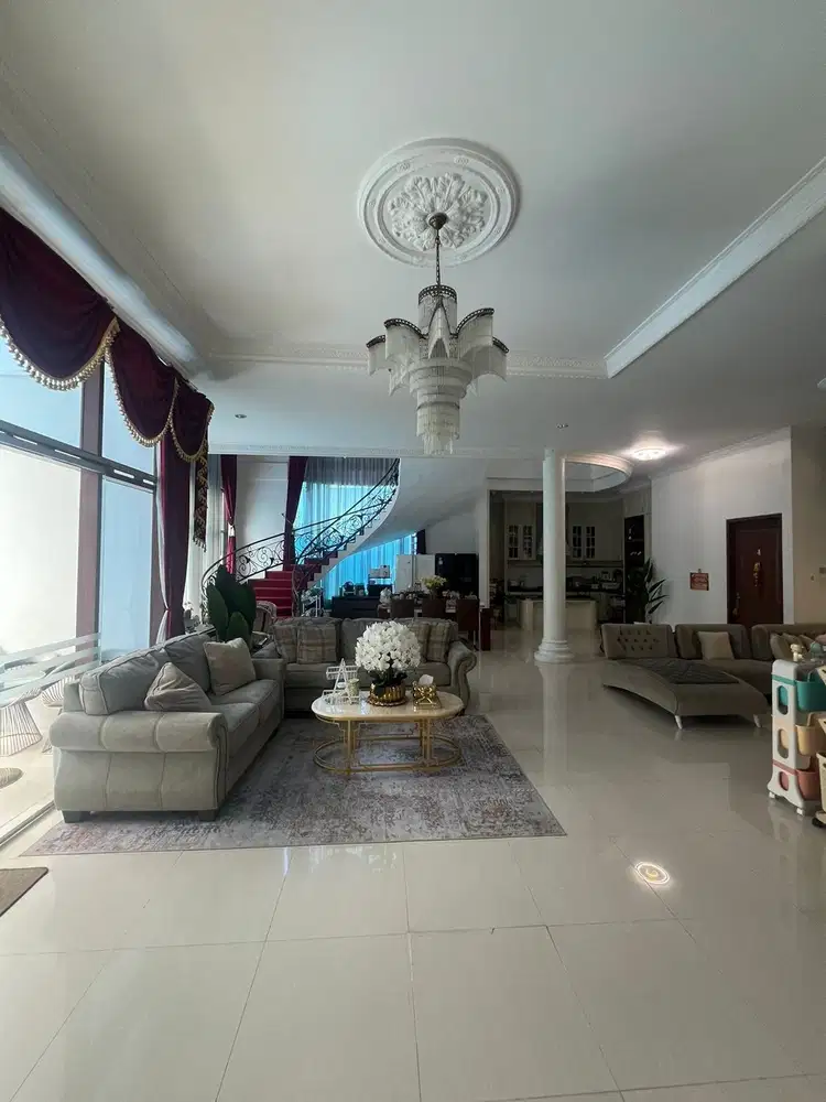 Dijual Rumah Mewah Semi Furnished Lokasi di Jl. Gondang Timur Semarang