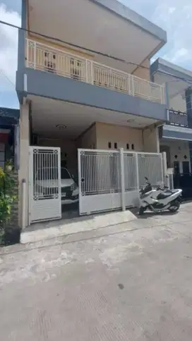 Rumah strategis di komplek Taman Malaka