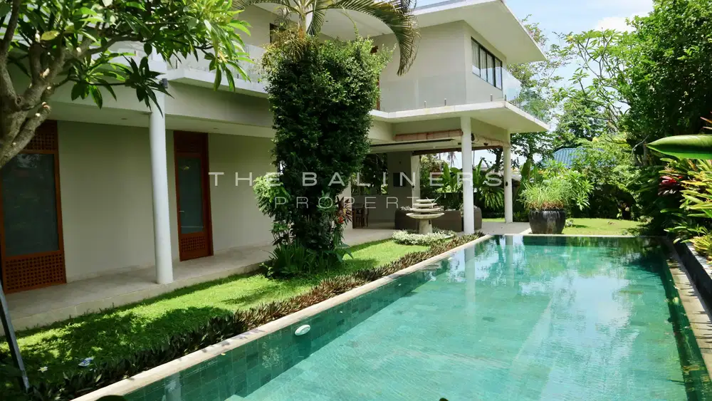 SPACIOUS TROPICAL MODERN VILLA IN PERERENAN