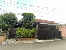 Rumah asri 241/220 5kt 3km 1,7m nego