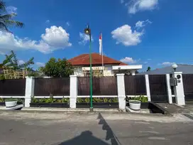 RUMAH MEWAH DENGAN KOLAM RENANG AKSES MUDAH DI JL KALIURANG