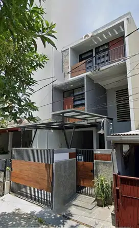 Jual Rumah Mewah Minimalis Siap Huni Lok Strategis Mepet Surabaya