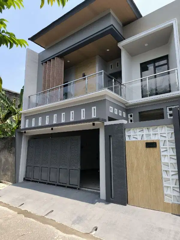 rumah cantik 2 lantai tengah kota dekat Alila hotel jajar solo
