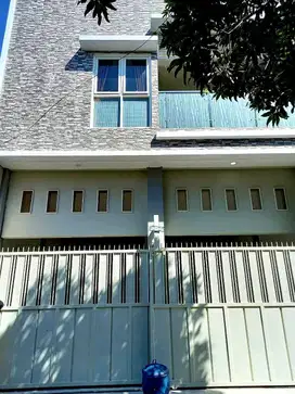 MIliki Rumah Modern 2 Lantai Di Perum. Citra Medayu, Rungkut, UPN MERR