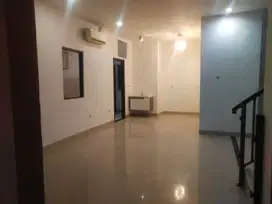 Dijual/sewakan rumah. Gading elok barat, kelapa gading