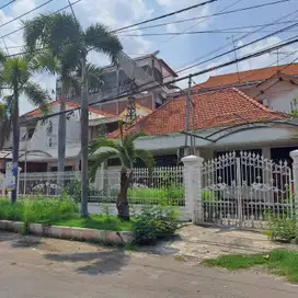 Rumah di Ketupa pusat kota surabaya