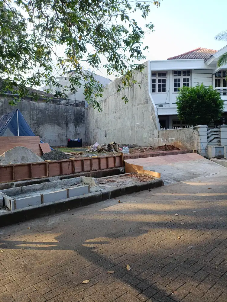Dikontrakan ruang usaha Jln Nias Raya klp Gading