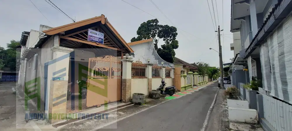 Rumah dua lantai di Nusukan banjarsari surakarta