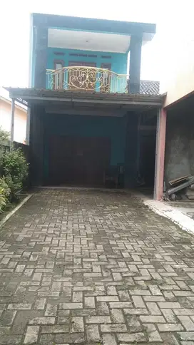 DI JUAL RUMAH MURAH 2 LANTAI SIAP HUNI DAN STRATEGIS