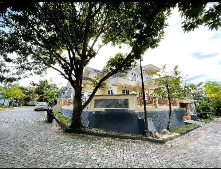 DIJUAL / DISEWAKAN RUMAH POSISI HOOK di BALIKPAPAN BARU BB – GW