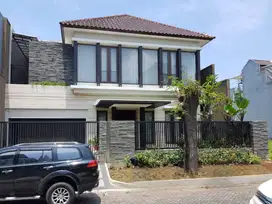 Rumah Villa Royal Pakuwon City