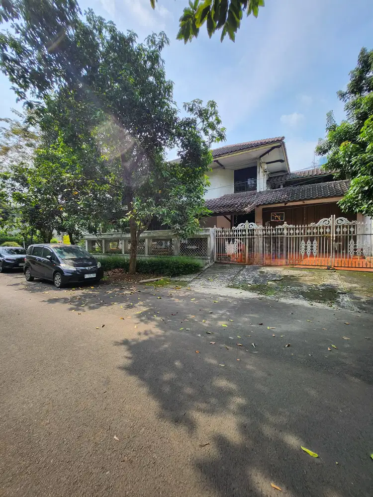 Dijual rumah tua harga di bawah NJOP at Bintaro Jakarta Selatan