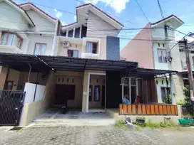 SEWA □ Rumah Cantik 2 Lt Nyaman Cluster Solo Baru
