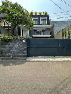 Dijual rumah American Classic harga menarik at Kebayoran Baru Jaksel