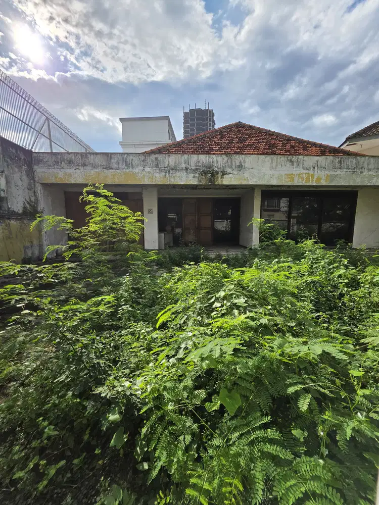 Dijual Tanah Bangunan Tua Hadap Selatan Lokasi Bagus Depan Best Price