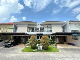 RUMAH MEWAH MINIMALIS DI CITRALAND UTAMA, CLUSTER PALING DEPAN