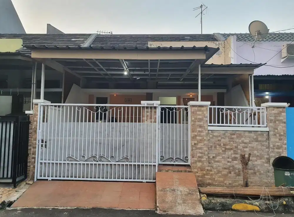 Rumah di Komplek Mediterania Regency Jatibening Bekasi